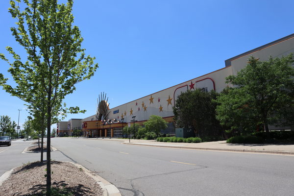 AMC Star Great Lakes Crossing 25 - June 16 2022 Photo (newer photo)